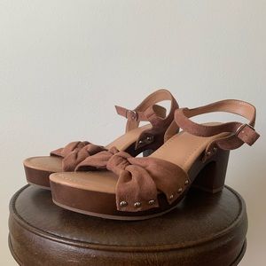 Torrid - BROWN FAUX SUEDE & FAUX WOOD KNOT PLATFORM HEEL (WW)